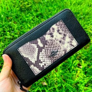 Coach F57590 Accordion Zip Wallet With Snake Embossed Leather